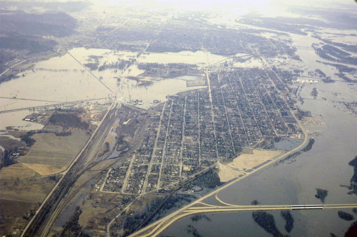 From Tribune files: Photos from the Great Flood of 1965